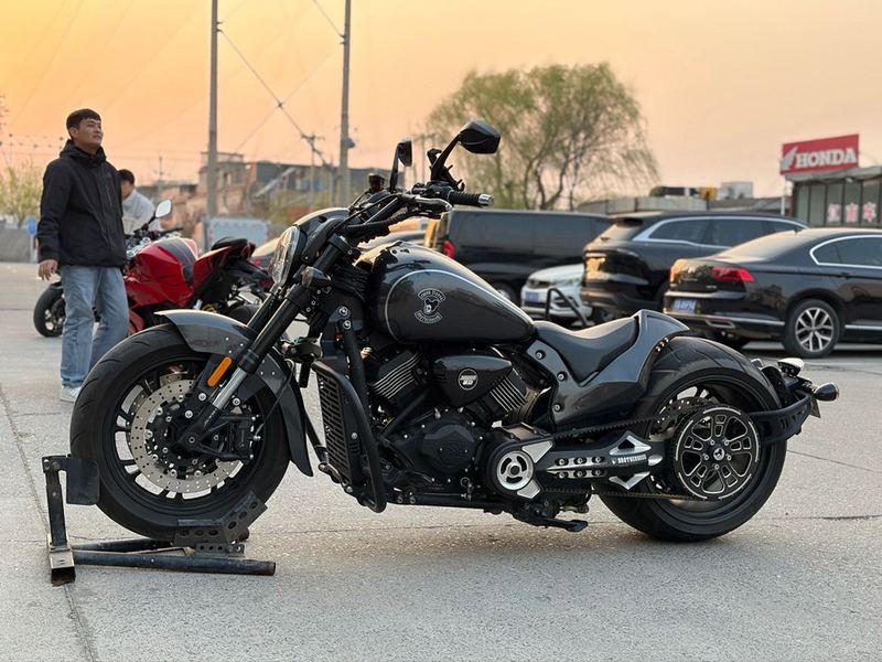 二手香帅金刚狼800S