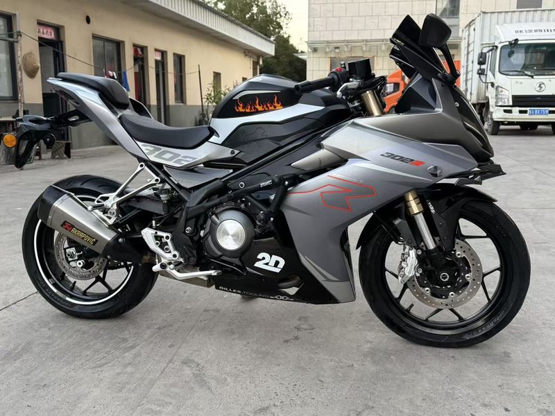 二手贝纳利龙卷风 Tornado 302R