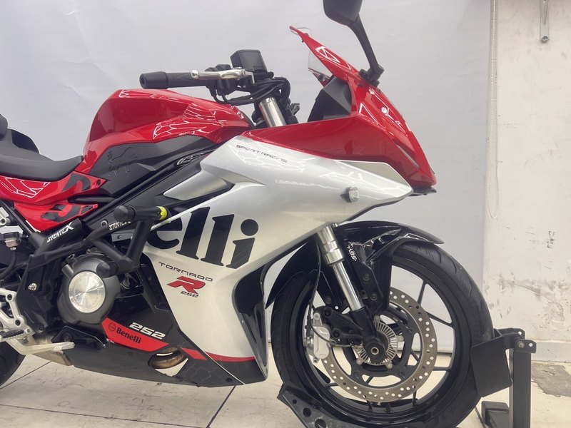 二手贝纳利龙卷风 Tornado 252R