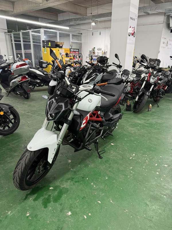 二手贝纳利蓝宝龙 BN302S