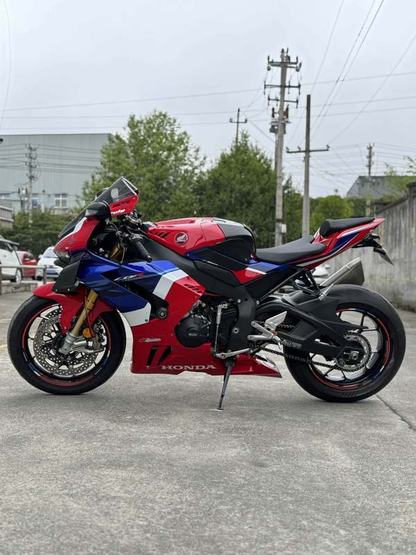 二手本田CBR 1000 RR-R