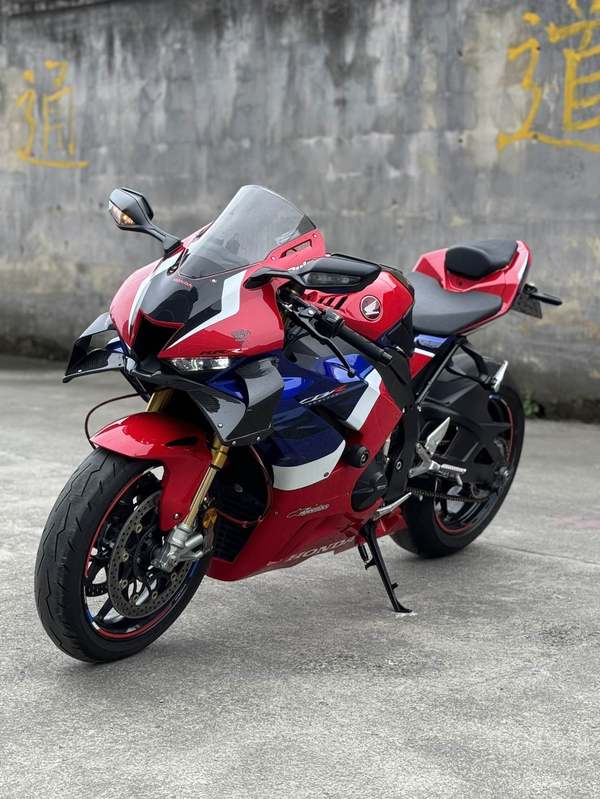 二手本田CBR 1000 RR-R