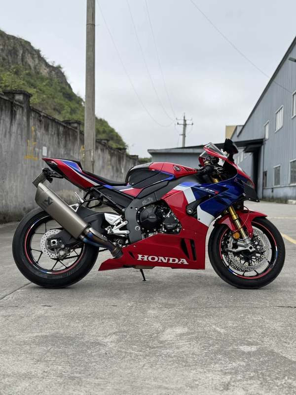 二手本田CBR 1000 RR-R