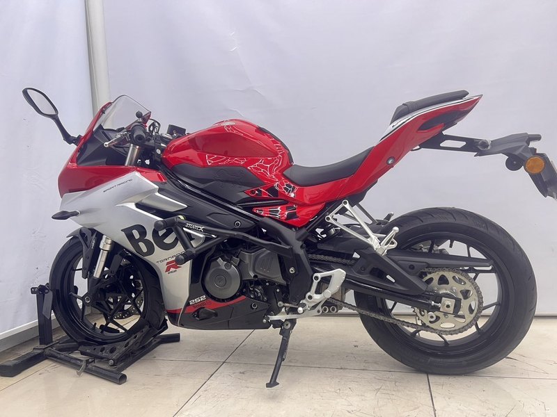 二手贝纳利龙卷风 Tornado 252R