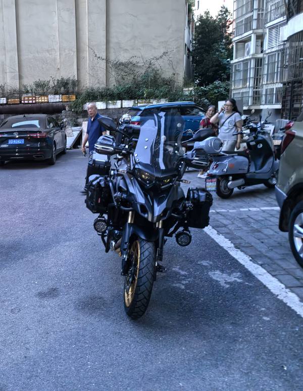 二手贝纳利TRK552