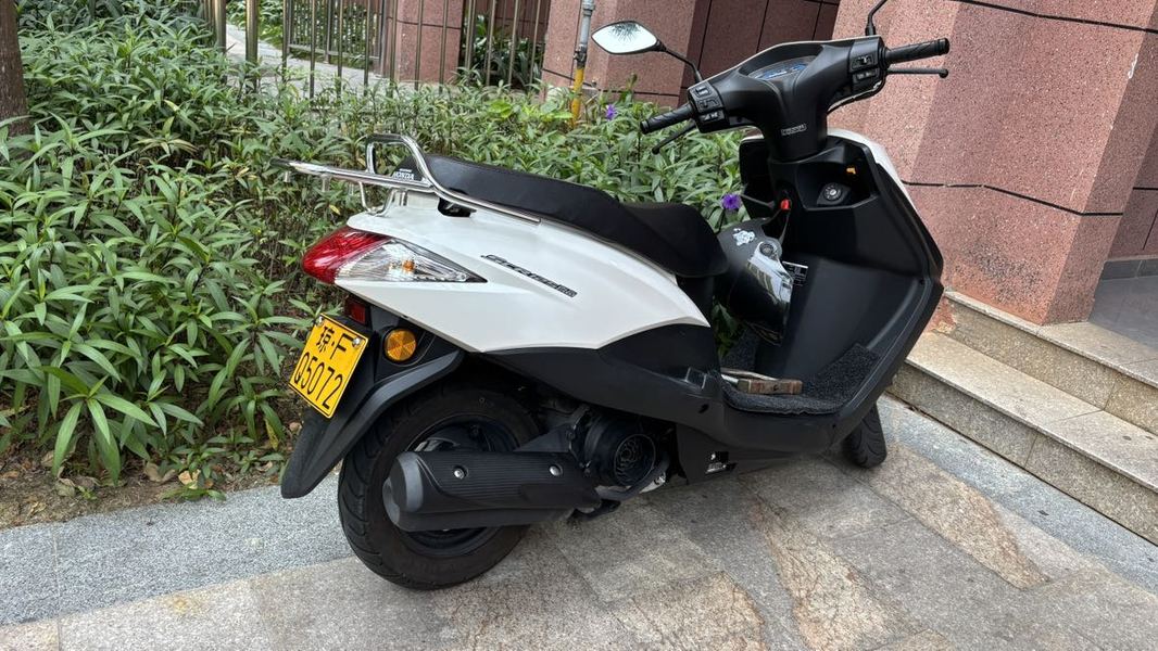 二手五羊本田SCR 喜鲨125