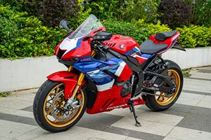 二手本田CBR 1000 RR-R