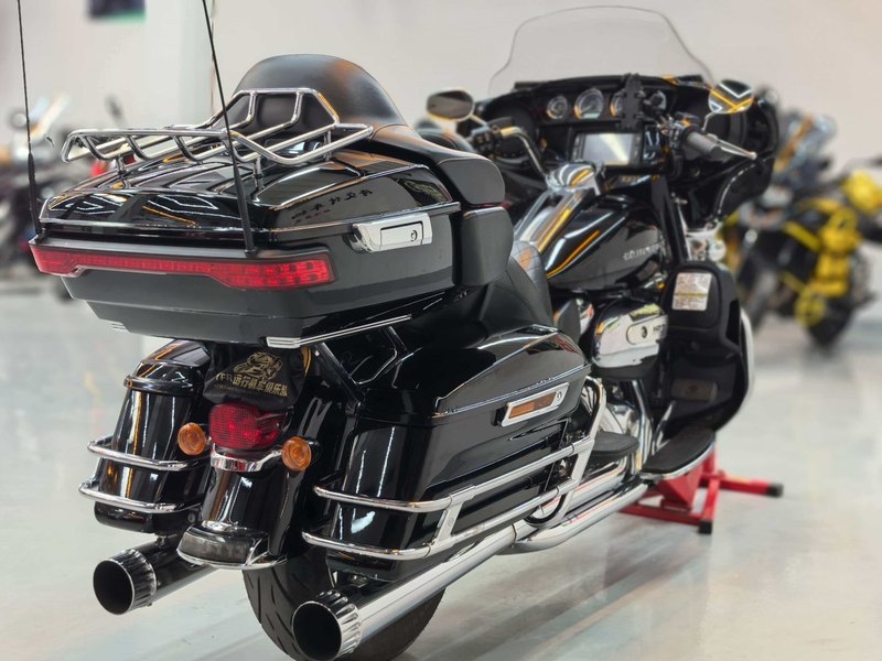 二手哈雷戴维森旗舰滑翔  Limited