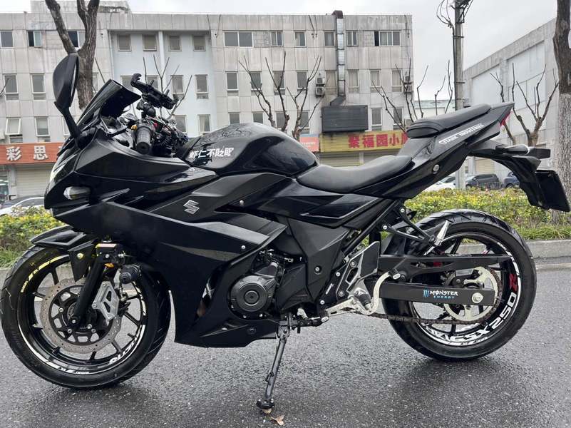 二手豪爵铃木GSX250R