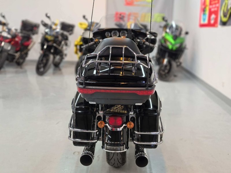 二手哈雷戴维森旗舰滑翔  Limited