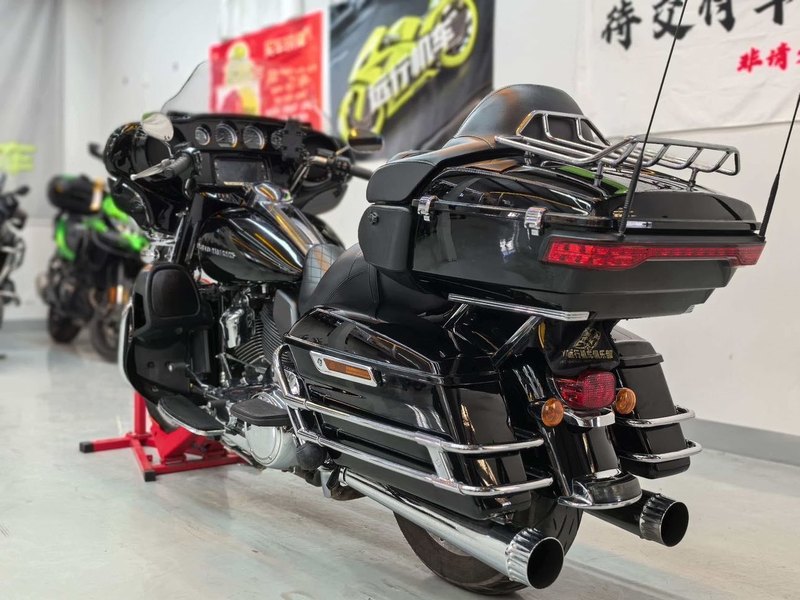 二手哈雷戴维森旗舰滑翔  Limited