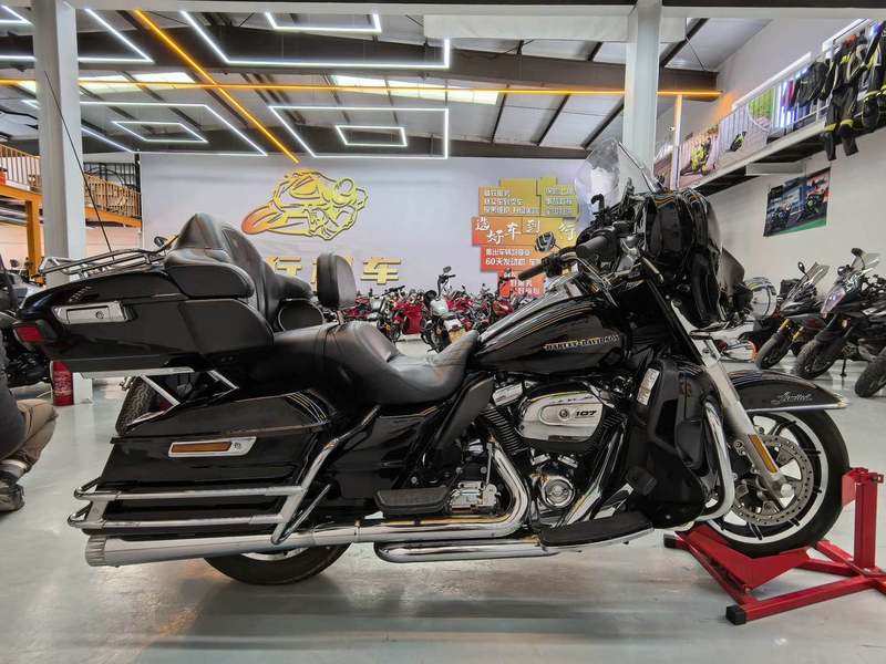 二手哈雷戴维森旗舰滑翔  Limited