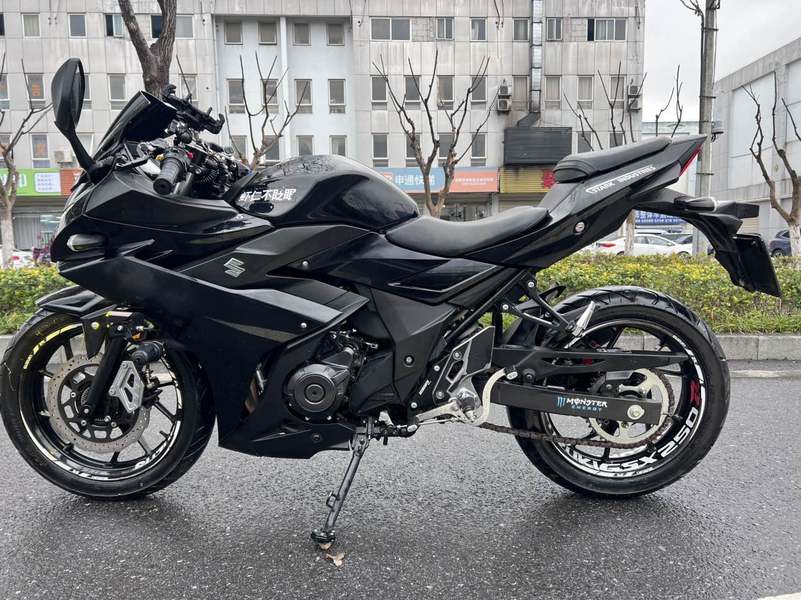 二手豪爵铃木GSX250R