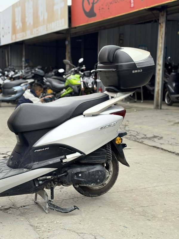 二手五羊本田SCR110 佳御