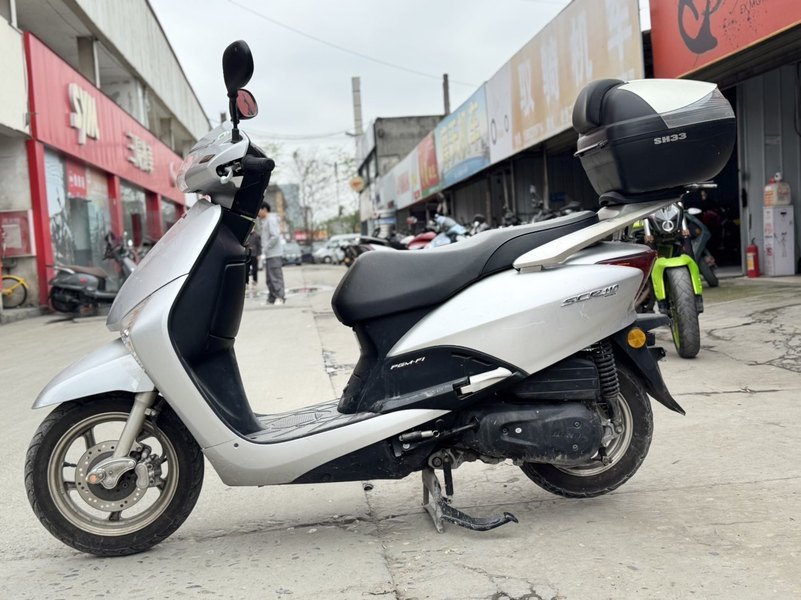 二手五羊本田SCR110 佳御