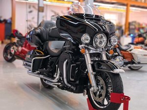 二手哈雷戴维森旗舰滑翔  Limited