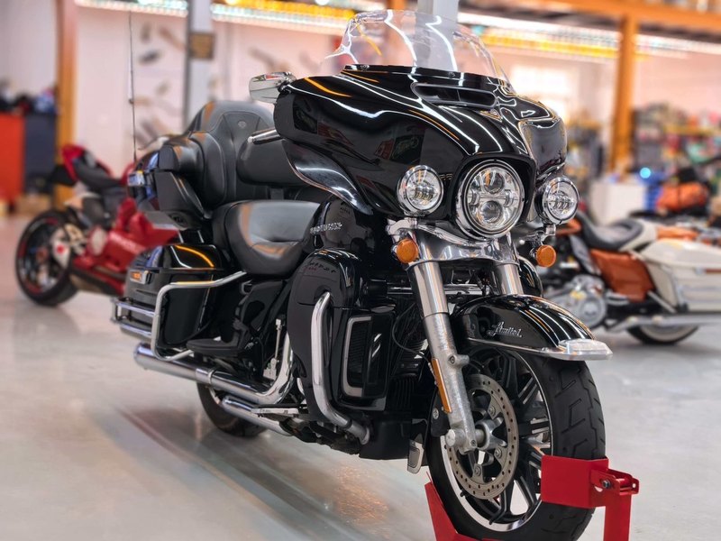 二手哈雷戴维森旗舰滑翔  Limited