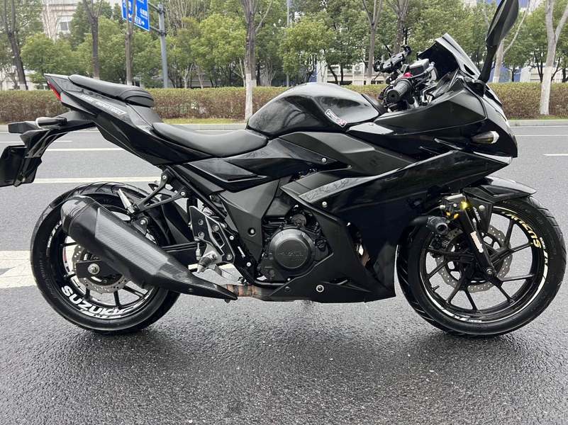 二手豪爵铃木GSX250R