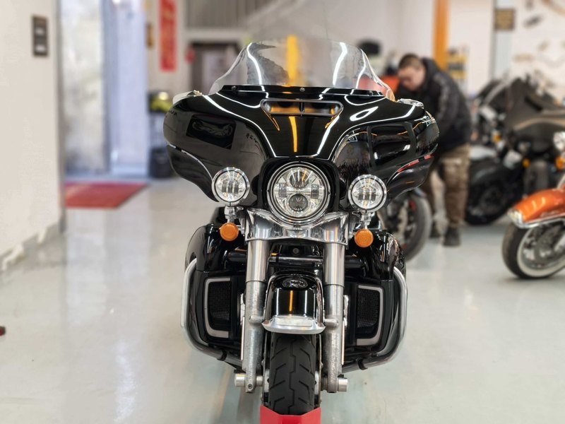 二手哈雷戴维森旗舰滑翔  Limited