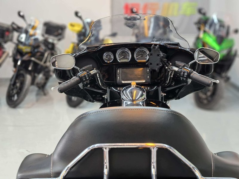 二手哈雷戴维森旗舰滑翔  Limited