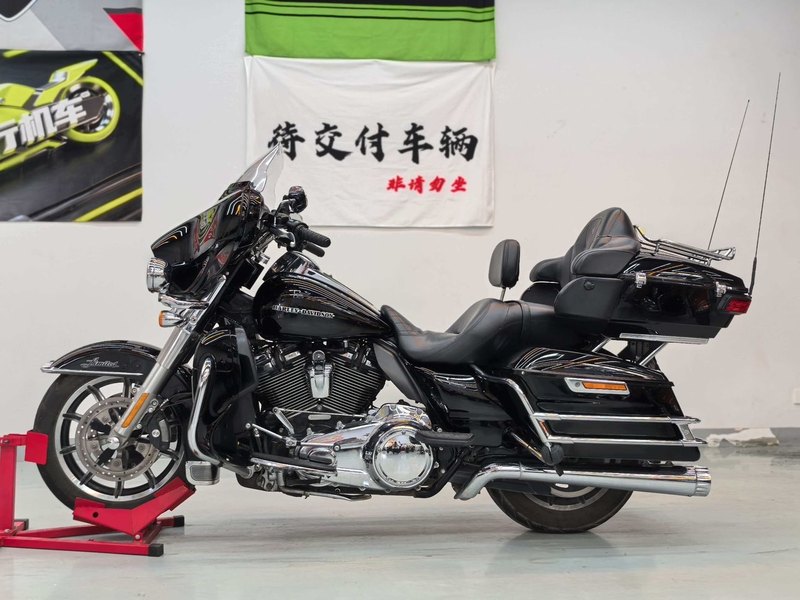 二手哈雷戴维森旗舰滑翔  Limited