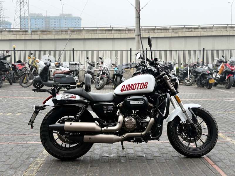 二手QJMOTOR闪300