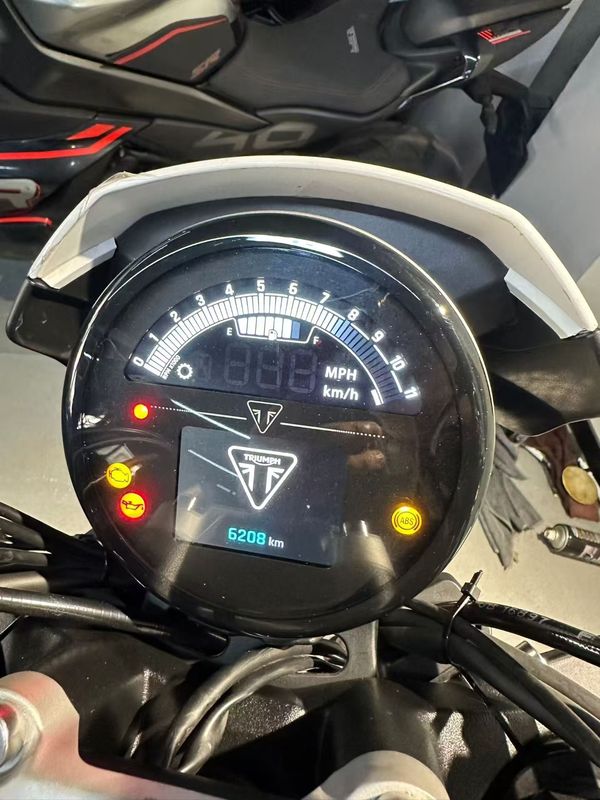 二手凯旋Trident 660