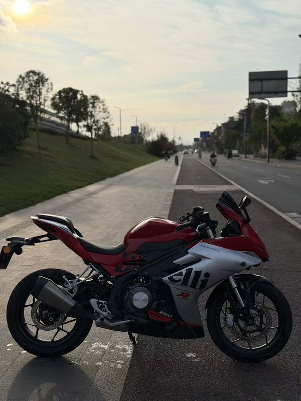 二手贝纳利龙卷风 Tornado 252R