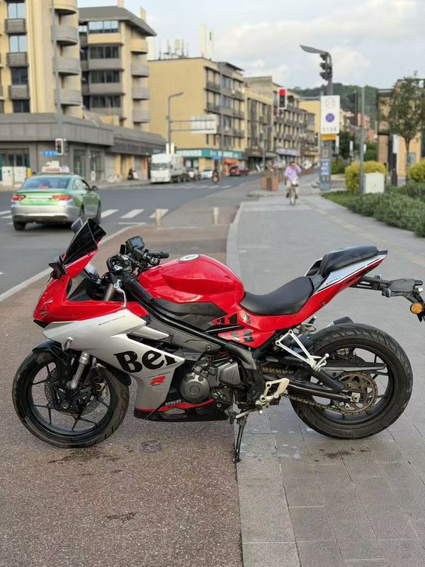 二手贝纳利龙卷风 Tornado 252R