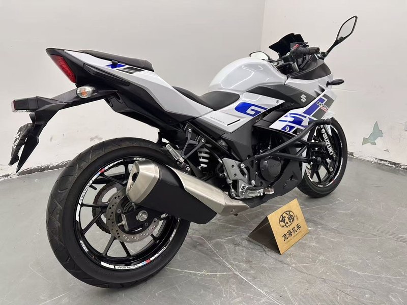 二手豪爵铃木GSX250R