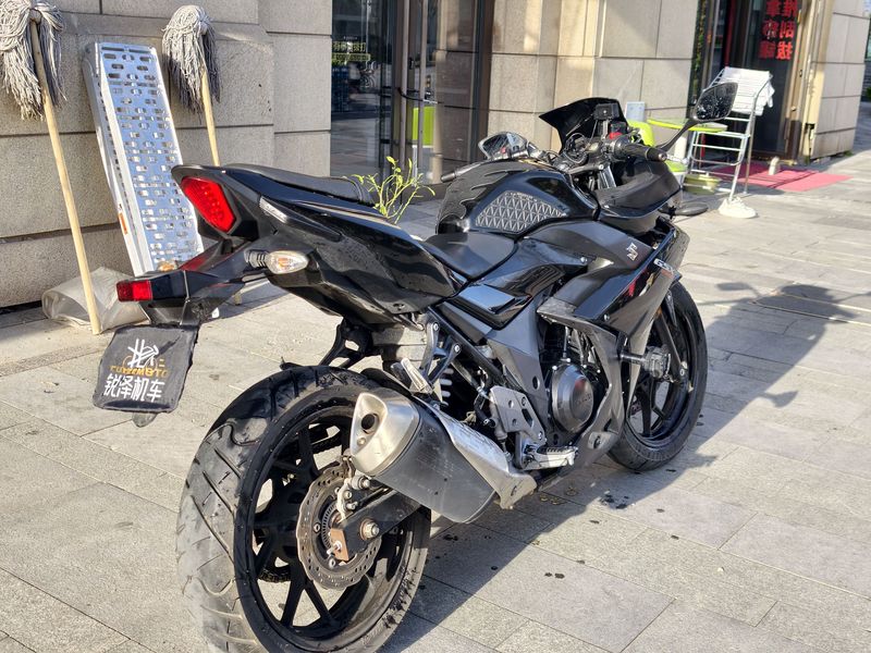 二手豪爵铃木GSX250R