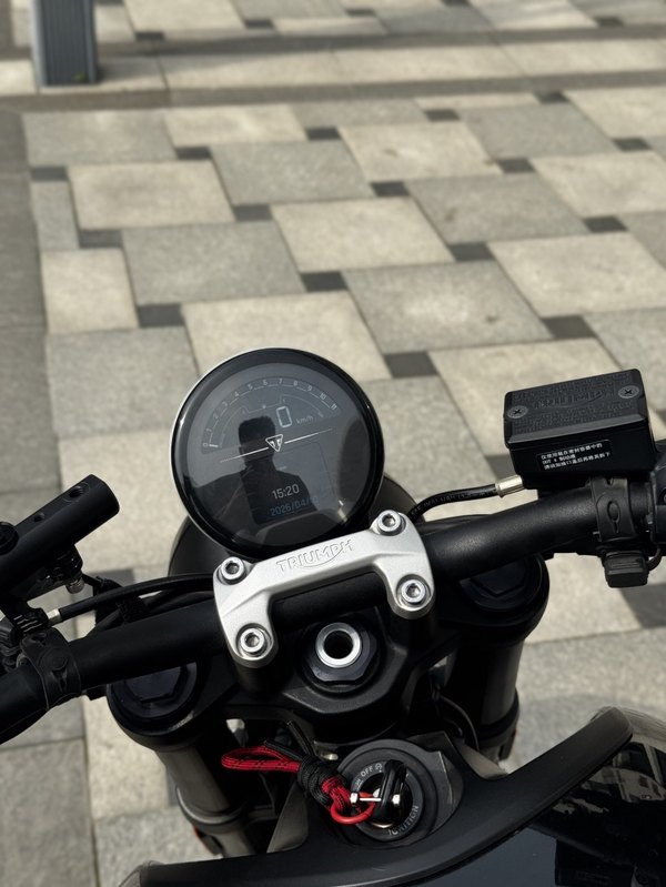 二手凯旋Trident 660