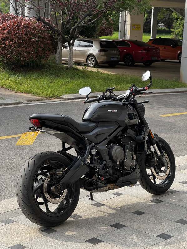 二手凯旋Trident 660