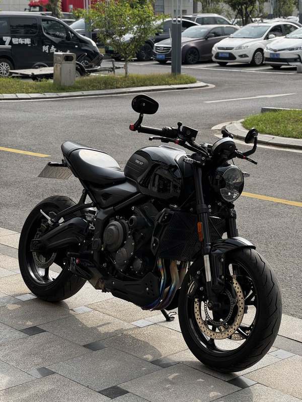 二手凯旋Trident 660