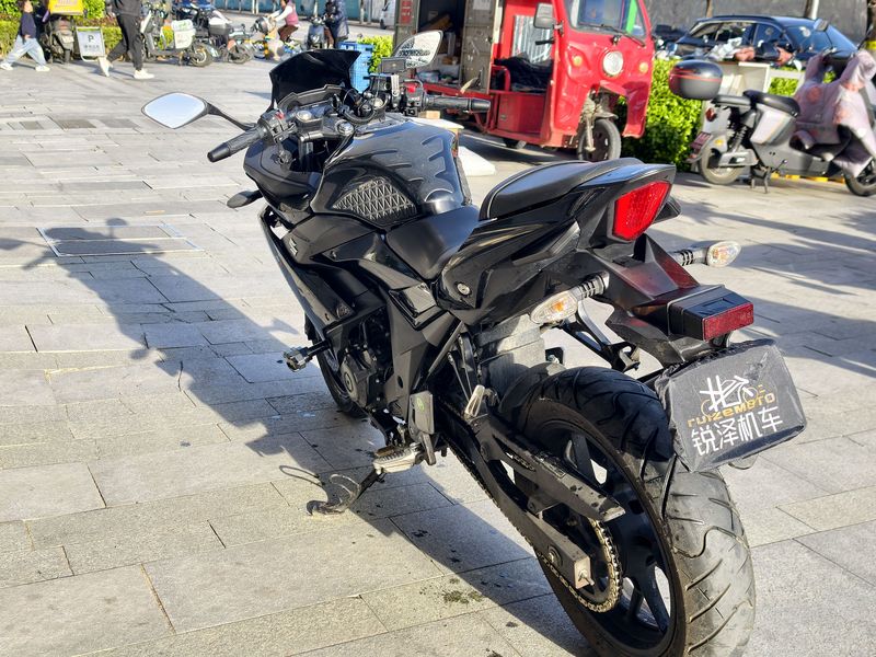 二手豪爵铃木GSX250R