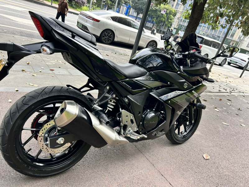二手豪爵铃木GSX250R