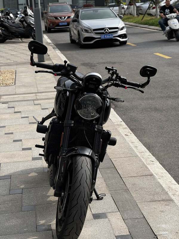 二手凯旋Trident 660