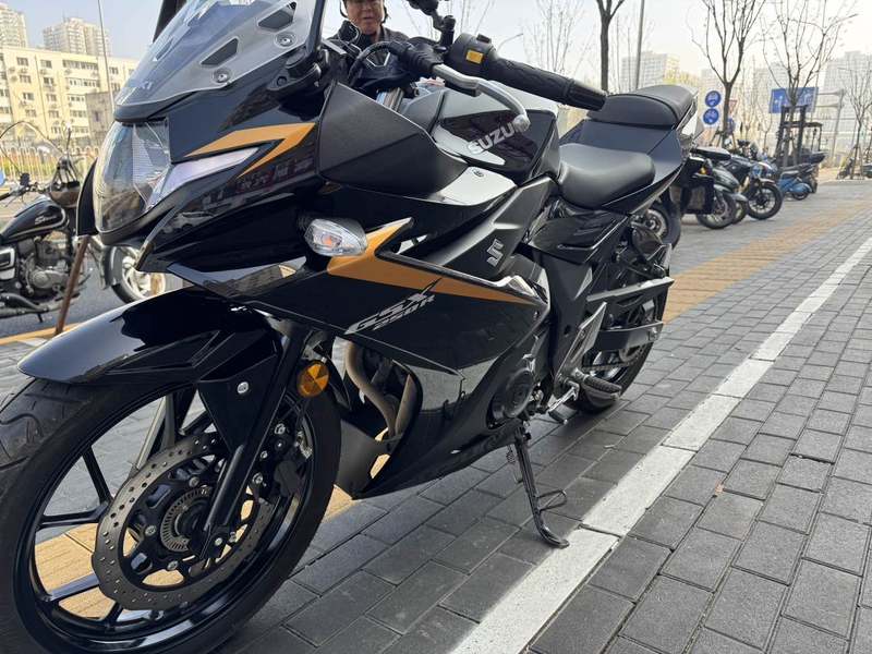 二手豪爵铃木GSX250R