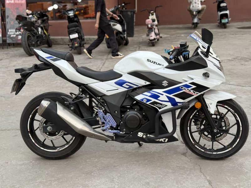 二手豪爵铃木GSX250R