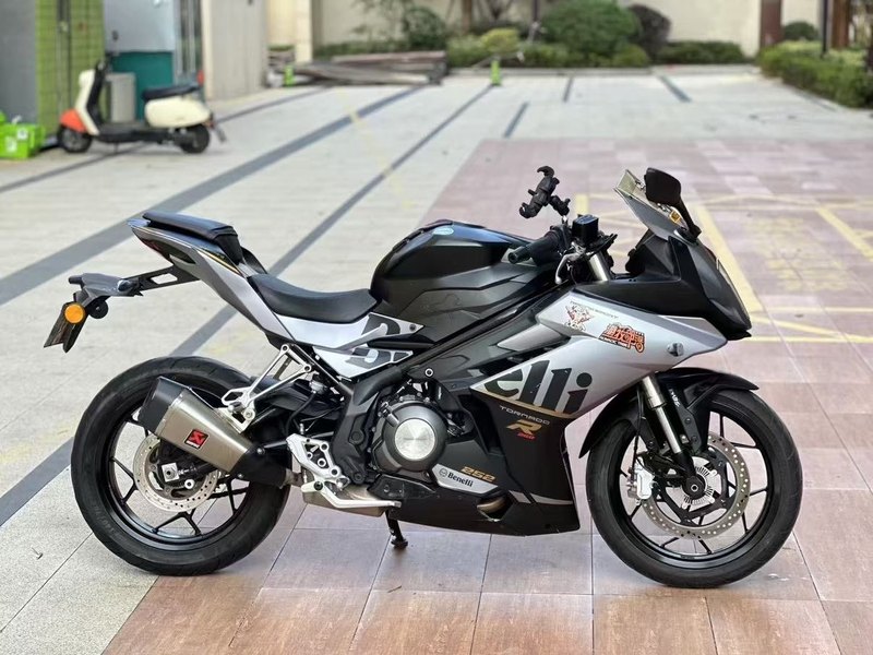 二手贝纳利龙卷风 Tornado 252R