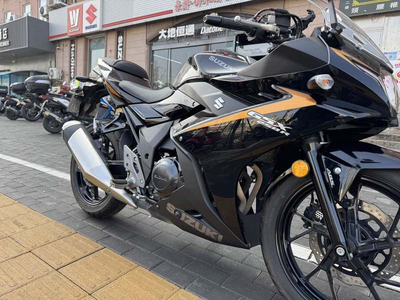二手豪爵铃木GSX250R