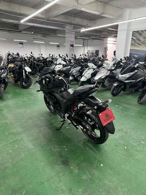 二手济南铃木极客飒 Gixxer 155