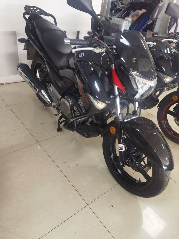 二手豪爵铃木骊驰 GW250