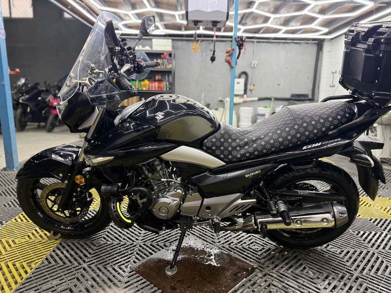 二手豪爵铃木骊驰 GW250