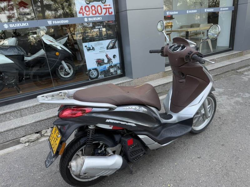 二手比亚乔Medley 150