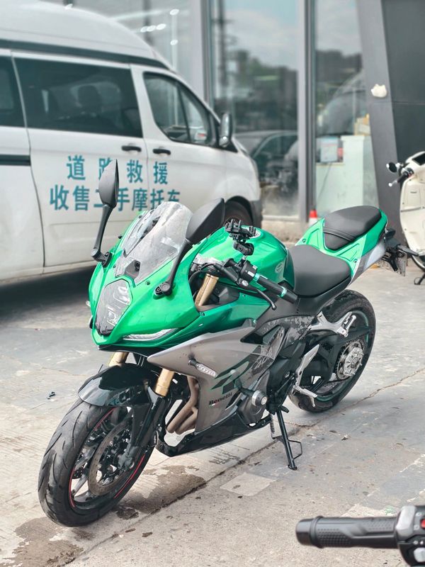 二手贝纳利龙卷风 Tornado 402R