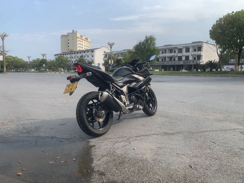 二手豪爵铃木GSX250R