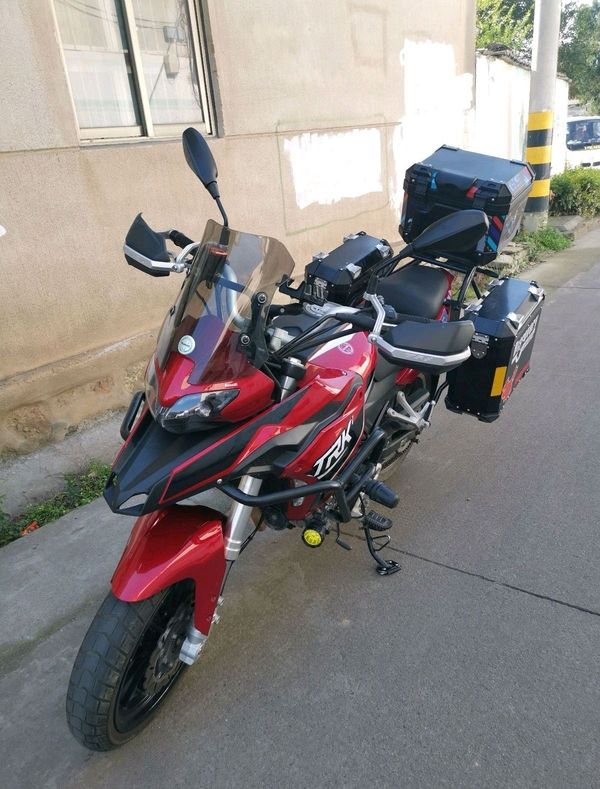 二手贝纳利金鹏 TRK251