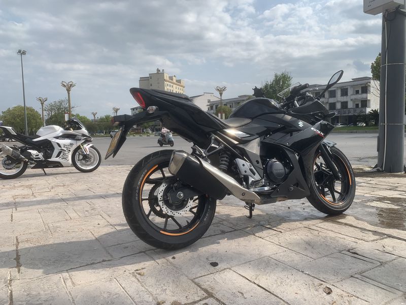二手豪爵铃木GSX250R