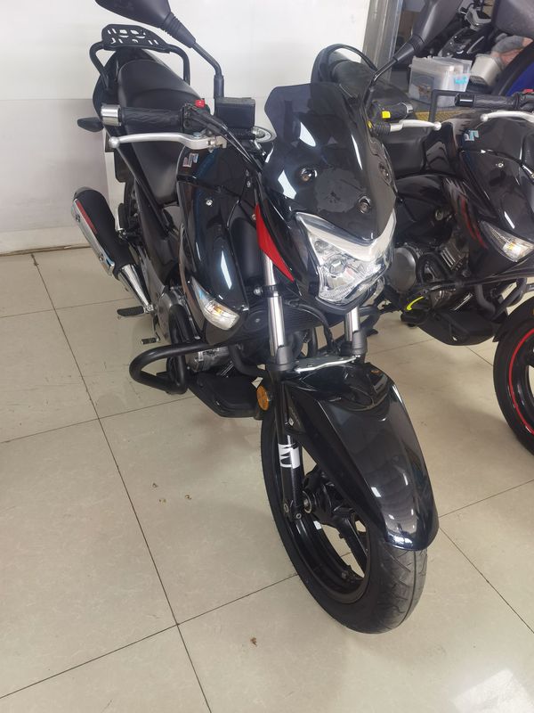 二手豪爵铃木骊驰 GW250